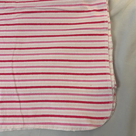 Pair of large cotton flannel baby receiving blankets - Picture 3 of 3